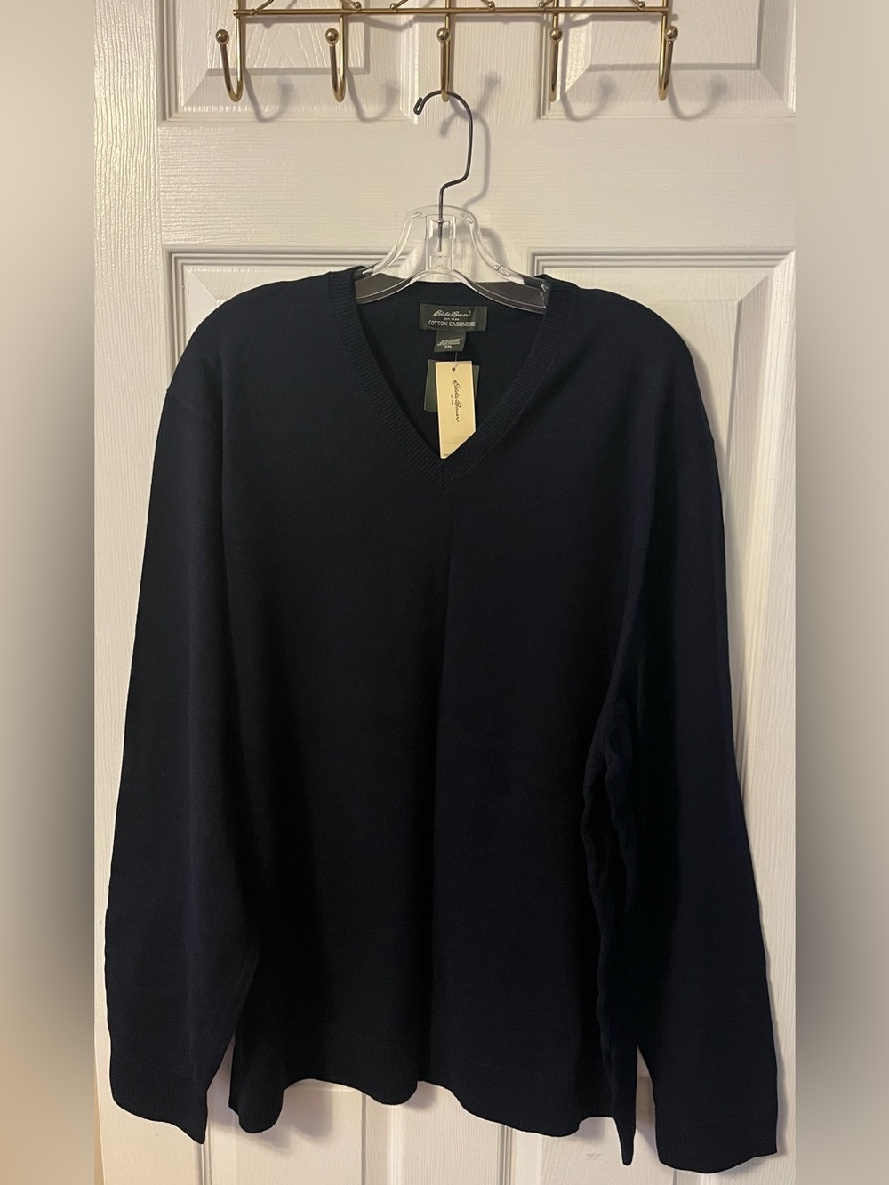 Eddie Bauer Men's Navy V-Neck Sweater